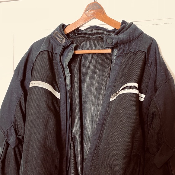 Moto Jacket less than 100miles on it. - Picture 3 of 8